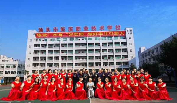 合唱團合影（定稿）.jpg