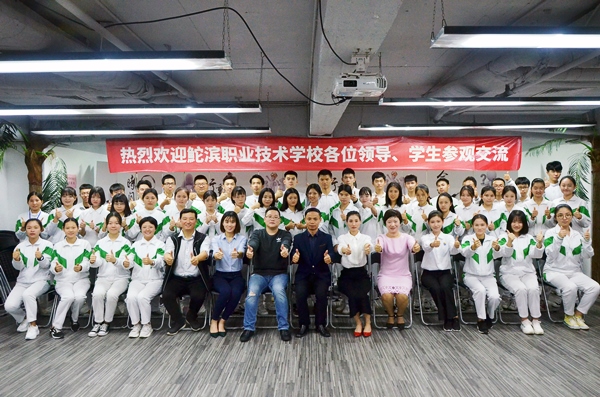 合影.jpg