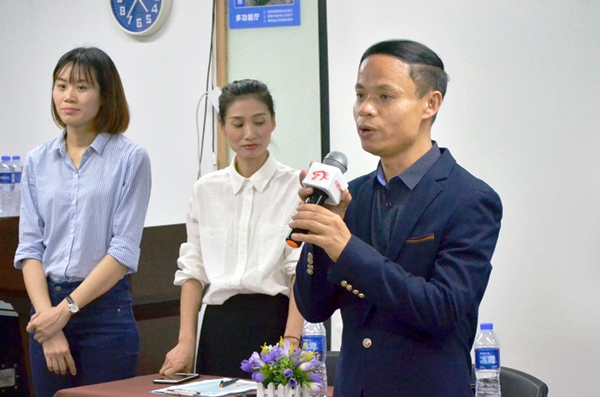 林校長講話.jpg