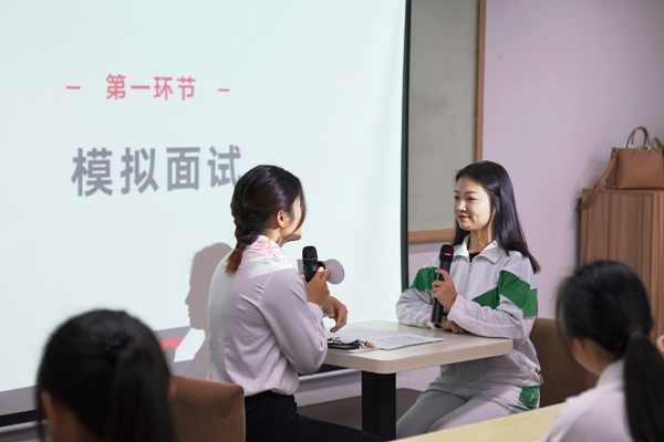 張依彤（新）.jpg