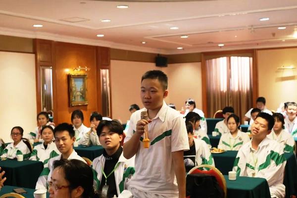 自我介紹（男生1）NEW.jpg